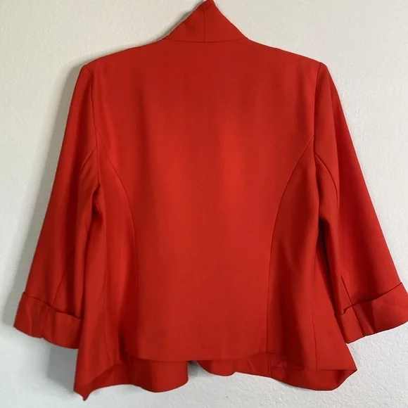 Alberto Makali Red Blazer with Modern Silhouette - Picture 4 of 4